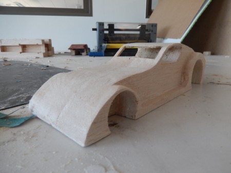 La 2ème voiture a fini d'être poncée...